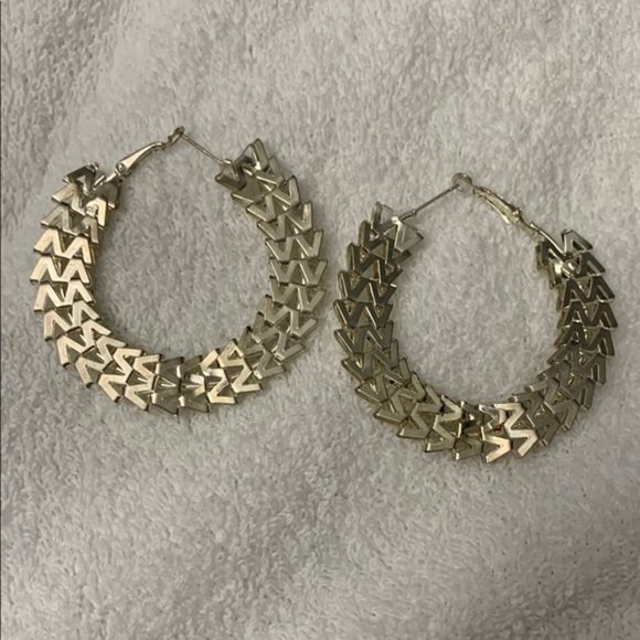 Luxurious silver Textured Hoop Earrings - Picture 1 of 6